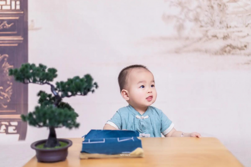 滑县怀孕肚子中间凹两边凸